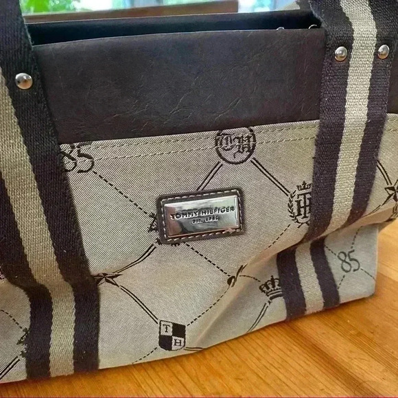 Tommy Hilfiger Handbag 90’s Vintage Brown & Tan Logo 1985 Collection - Picture 9 of 11
